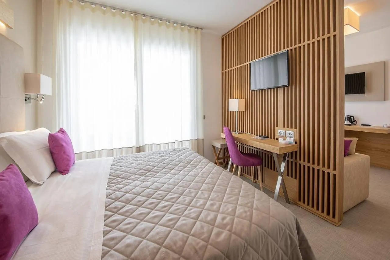 Hotel Le Soleil Lido di Jesolo 4*,  Italy