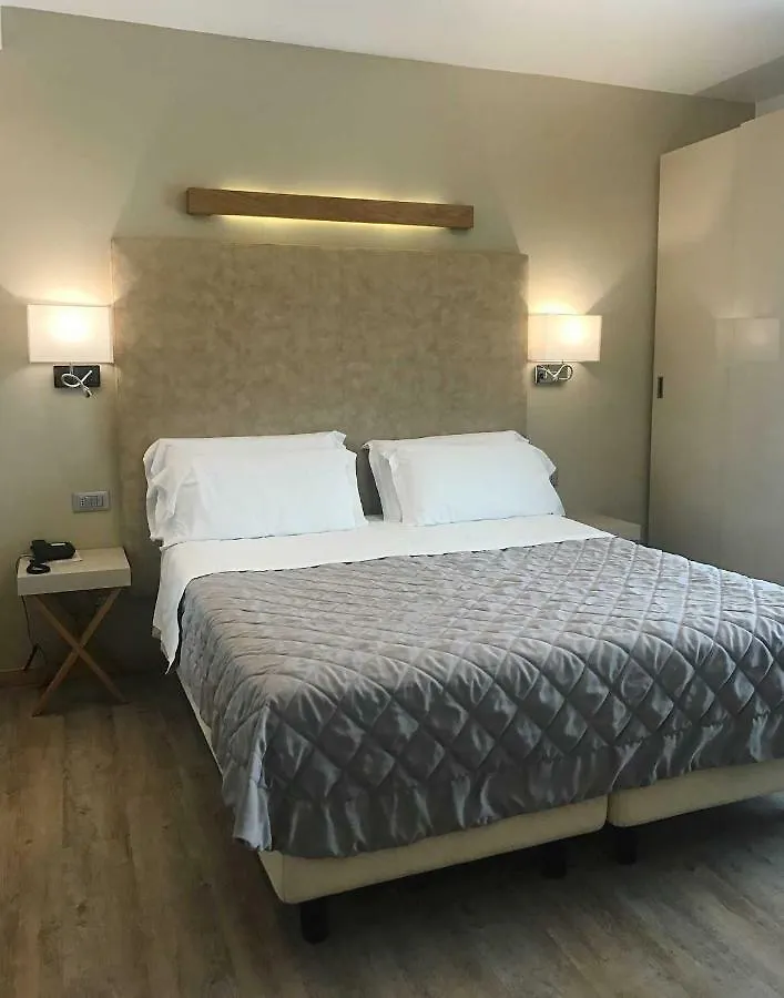 Hotel Le Soleil Lido di Jesolo 4*,  Italy